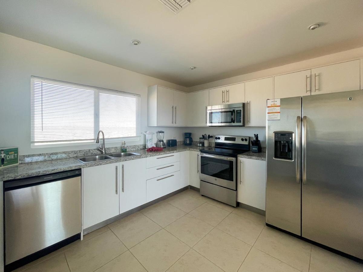 Modern Ocean View Condo With Pools & Gym Rocky Point Exterior photo